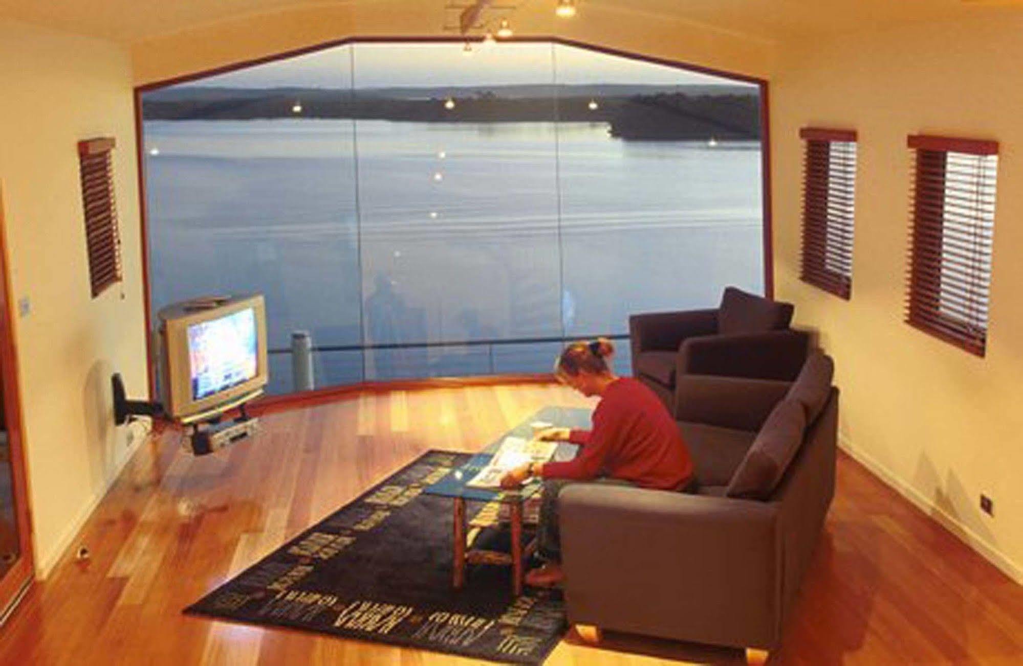 Wheelhouse Apartments Strahan Eksteriør billede